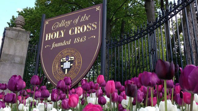 what-does-it-really-cost-to-attend-the-college-of-the-holy-cross